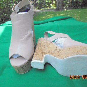 Leather platform wedge sandal Regina Romero size 5
